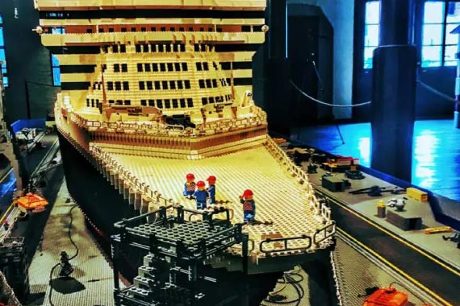 Queen mary lego fashion