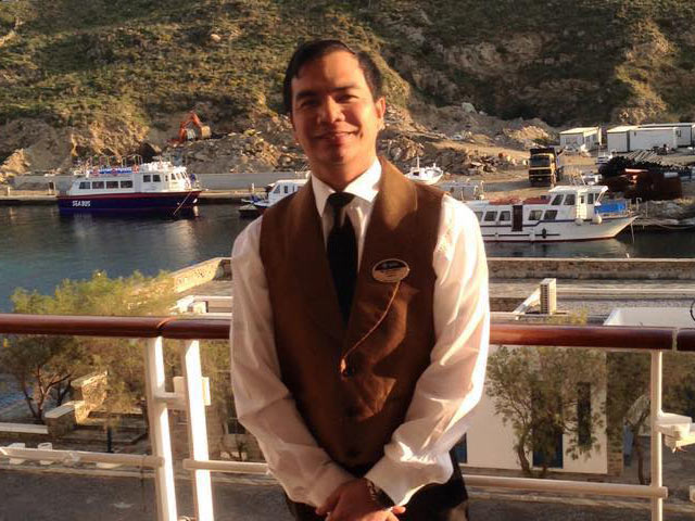 bar waiter jobs on cruise ship