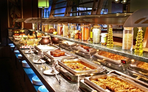 Is food on cruise ships available around the clock?