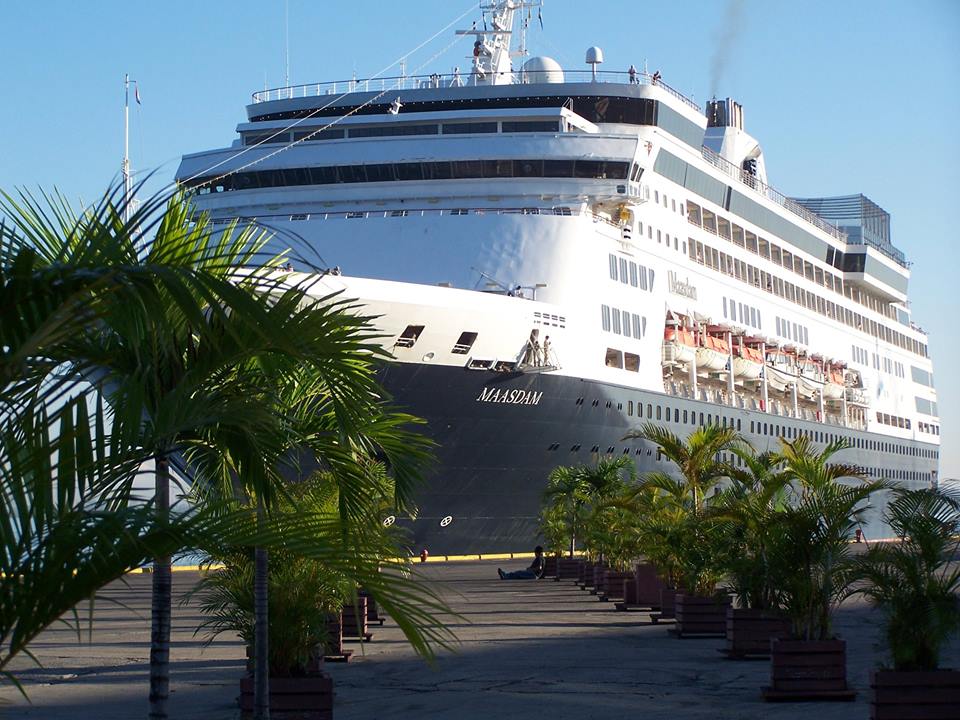 cruise ship port el salvador