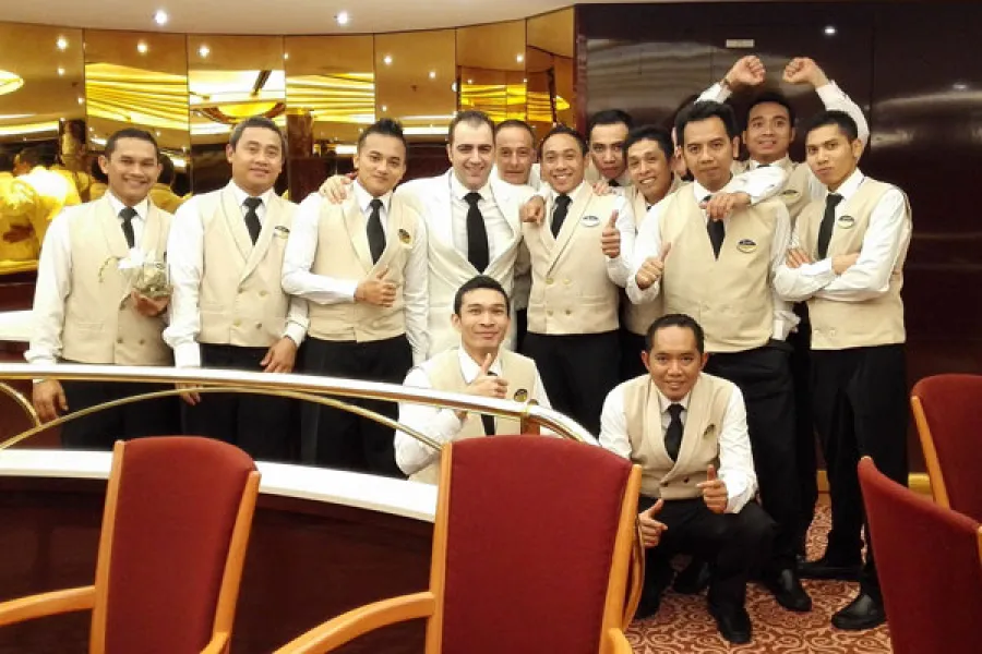 carnival cruise line waiter salary