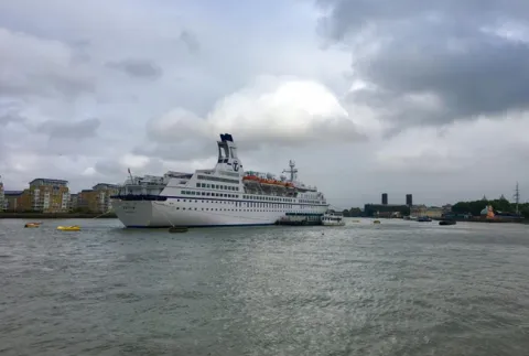 cruise ships docked in glasgow today