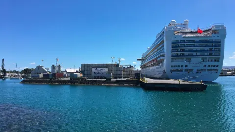 cruise ships arriving in seattle today