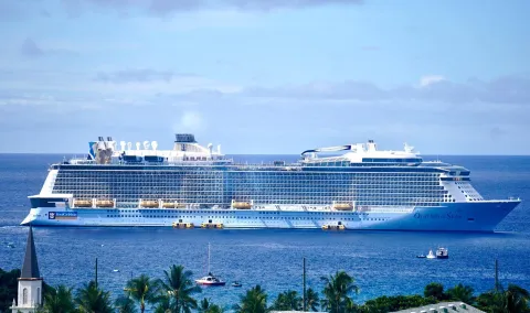 cruise ships arriving in seattle today