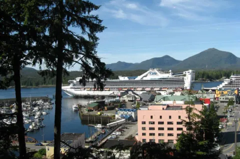 cruise ships arriving in seattle today