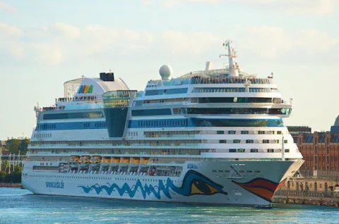 barcelona cruise ship schedule 2023