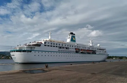 cruise ships docked in glasgow today