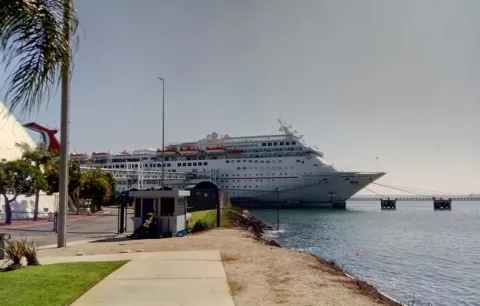 cruise ships arriving in seattle today