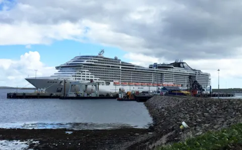 cruise ships docked in glasgow today