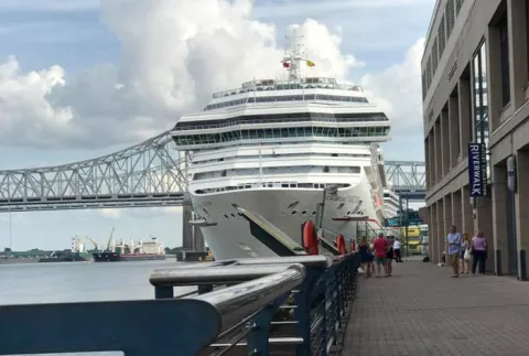 cruise ships arriving in seattle today