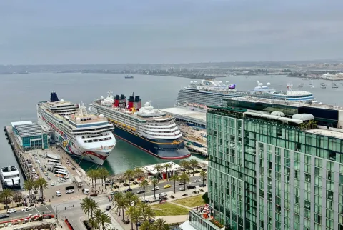 cruise ships arriving in seattle today