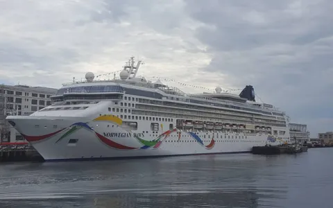 cruise ships arriving in seattle today