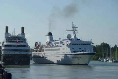 barcelona cruise terminal departures