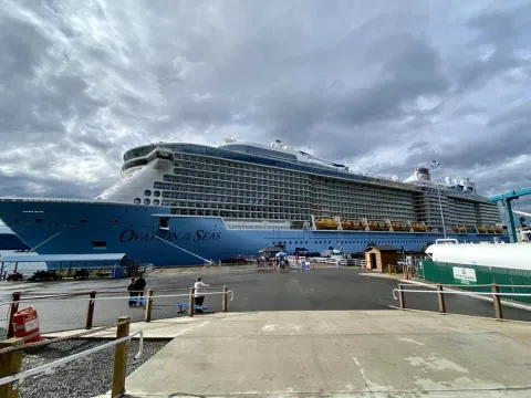 cruise ships arriving in seattle today