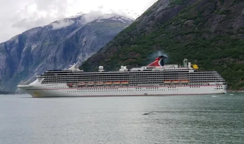 cruise ships arriving in seattle today