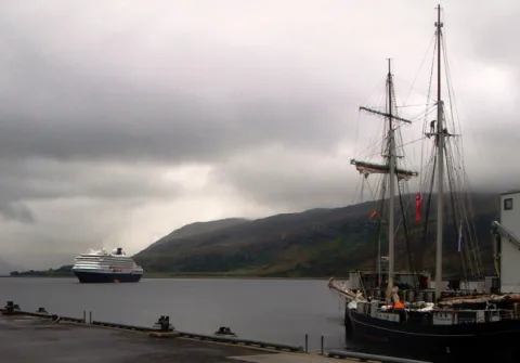 cruise ships docked in glasgow today