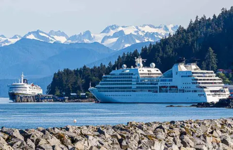 cruise ships arriving in seattle today